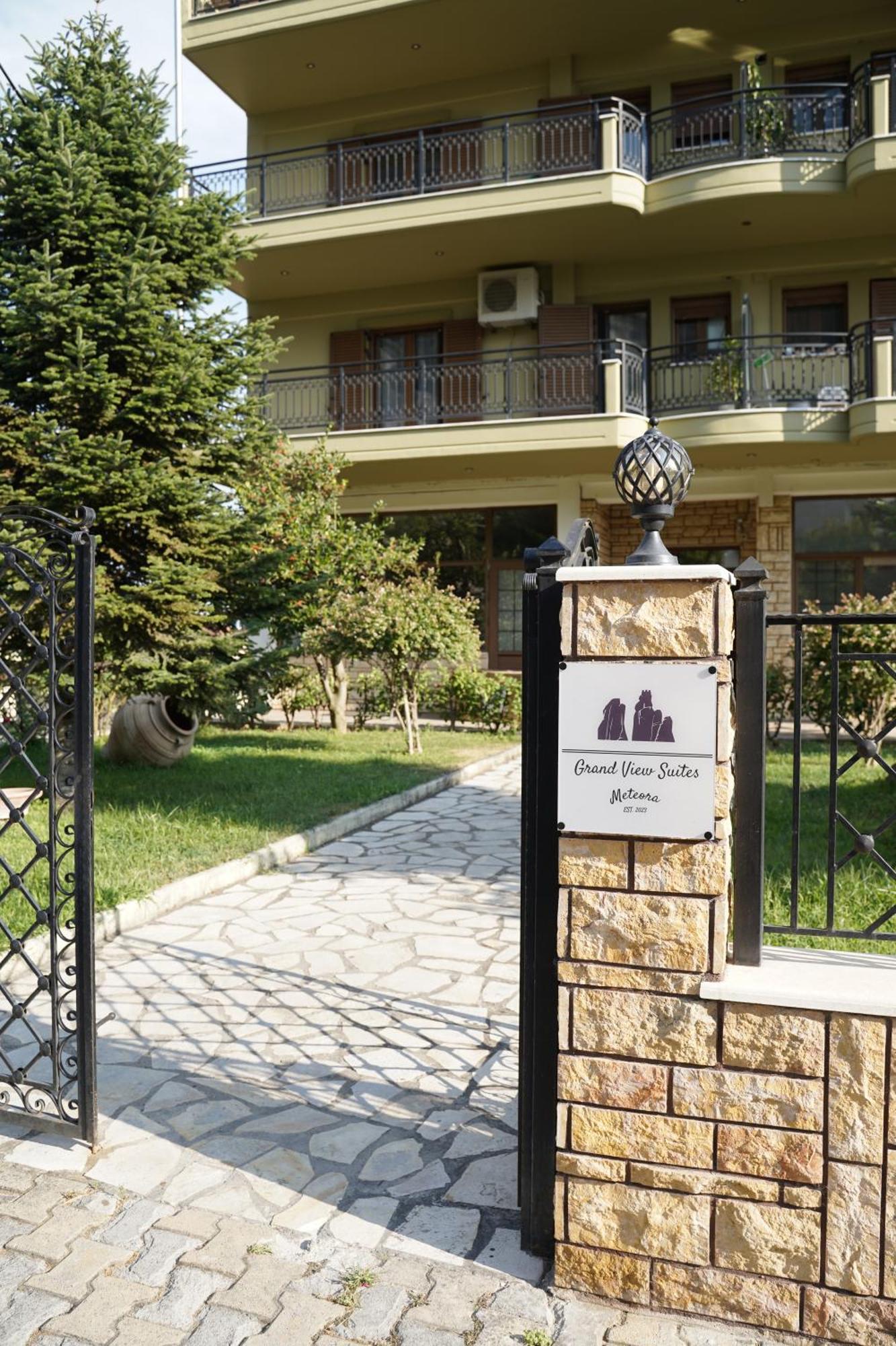 Grand View Suites Meteora Καλαμπάκα Εξωτερικό φωτογραφία